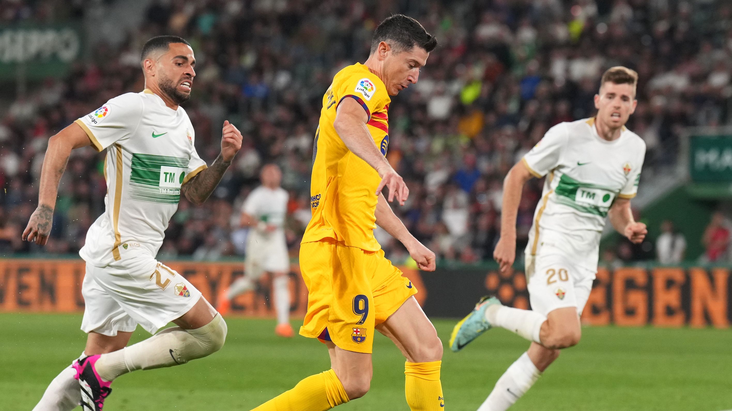 AC Milan in Talks with Robert Lewandowski’s Agent for Potential Transfer, Eyeing Replacement for Underperforming Santiago Giménez Amid Links to Luka Modrić