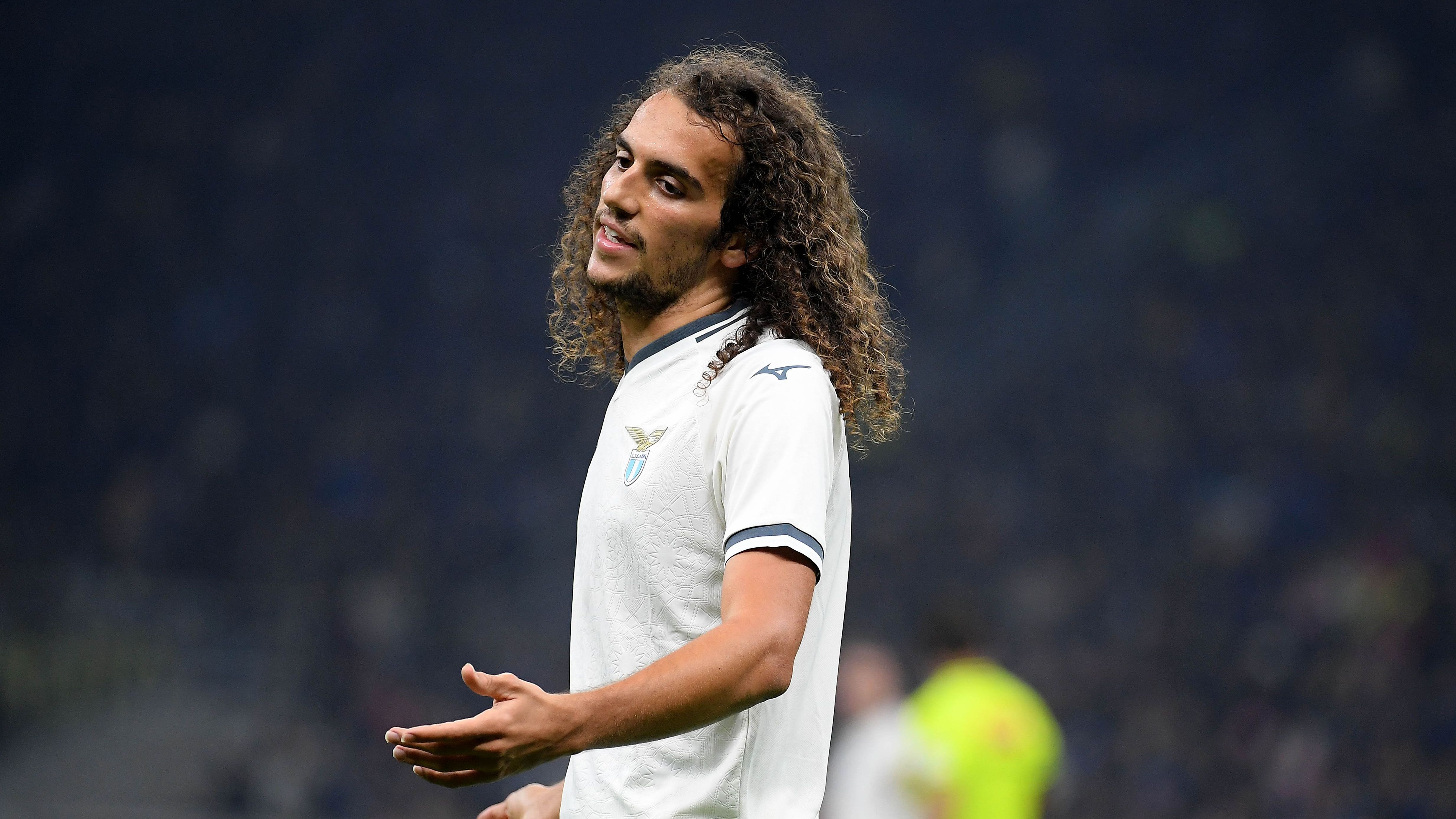 Sunderland Manager Hints at Potential Signing of Former Arsenal Midfielder Matteo Guendouzi