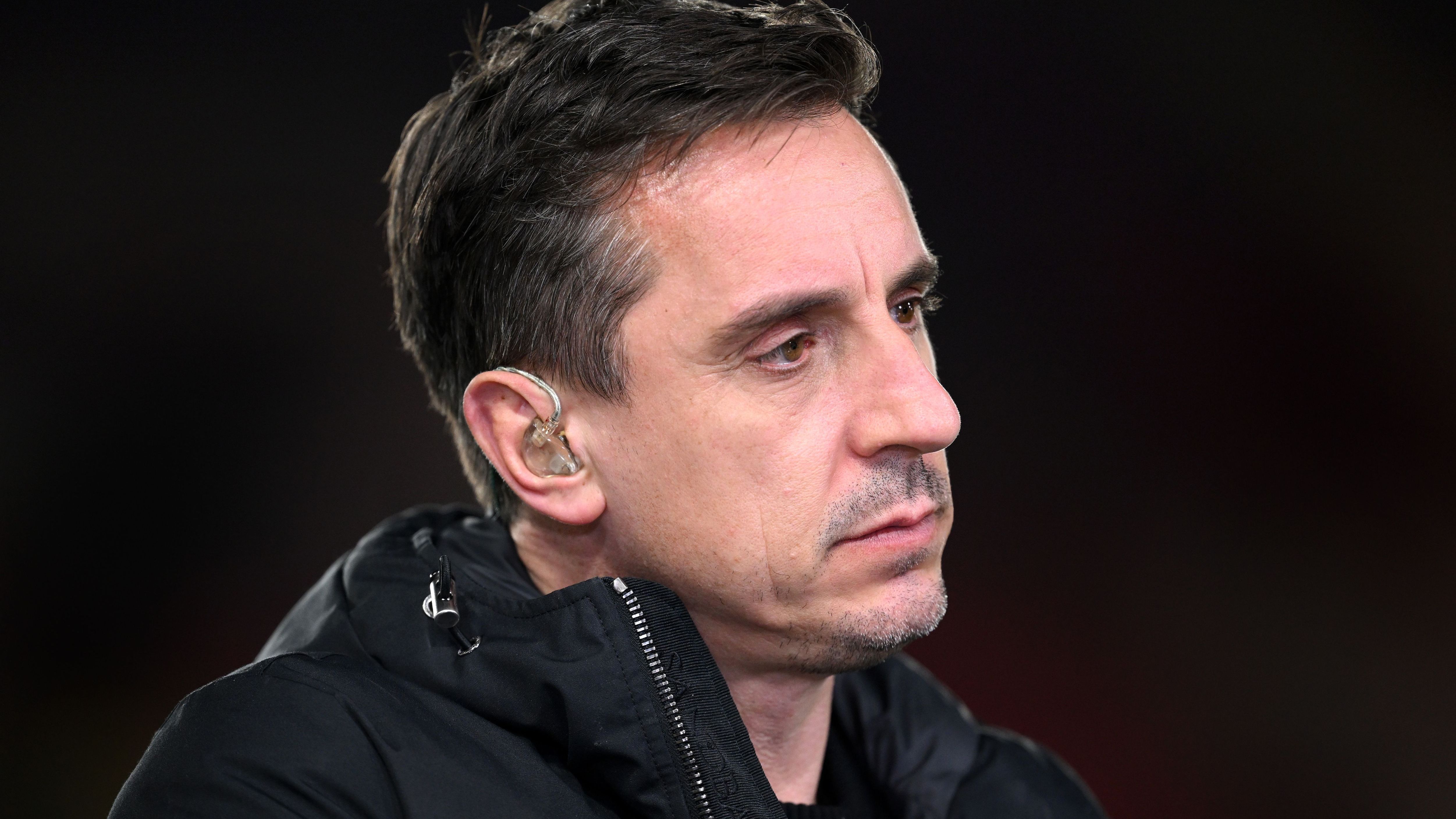 Gary Neville’s Sharp Critique: Calls ‘Ambling’ Manchester United Player a ‘Waste of Time’ During Defeat to 10-Man Everton