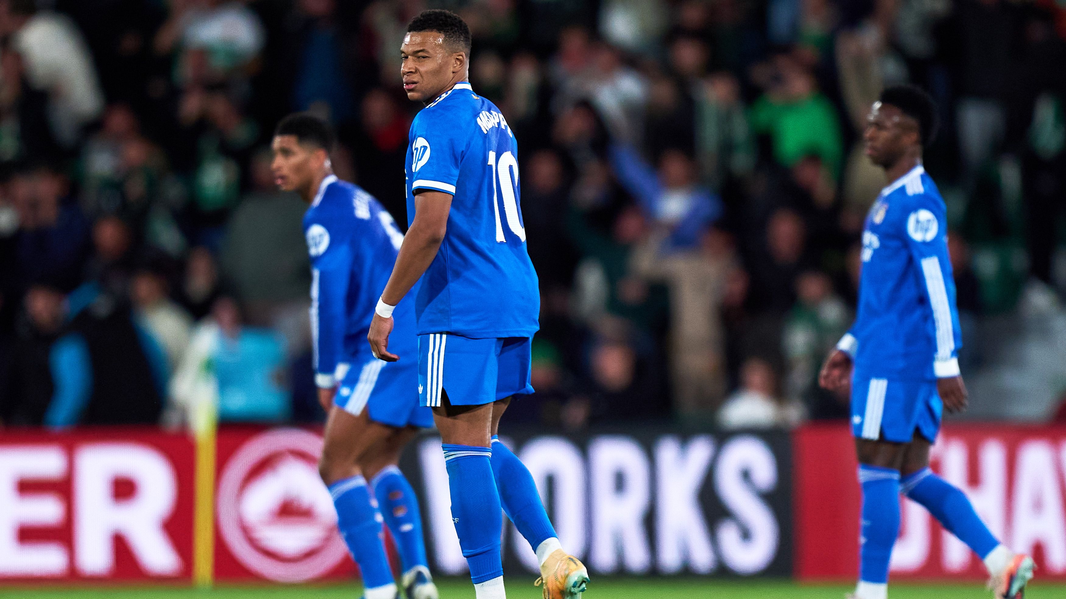 Real Madrid’s Internal Divide: Players Back Vinicius Jr. in Dispute with Xabi Alonso as Kylian Mbappe Supports the Manager