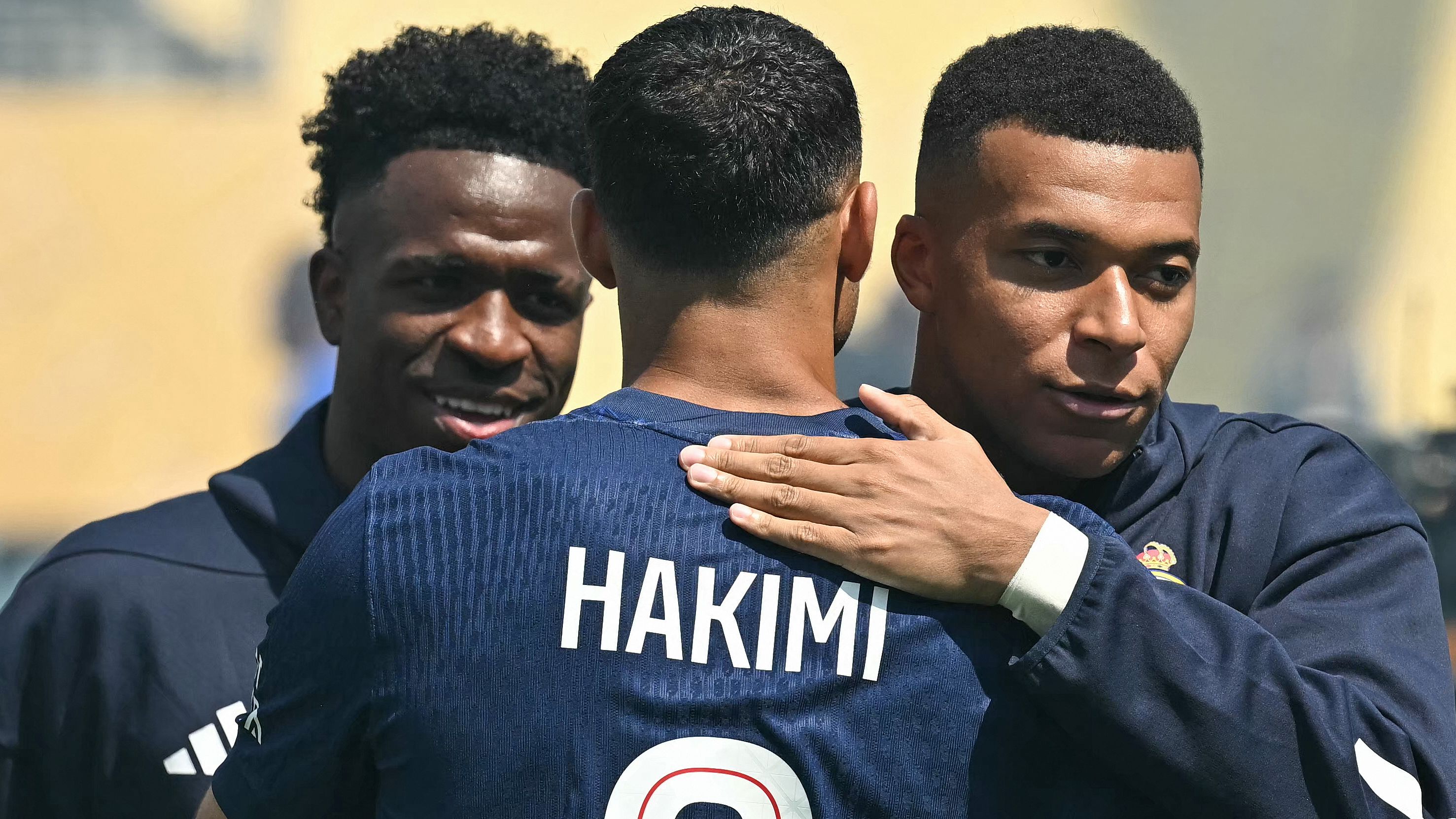 Real Madrid’s Pursuit of Achraf Hakimi: A Free Transfer Bid from PSG Before His Reversal Following Kylian Mbappé’s Move