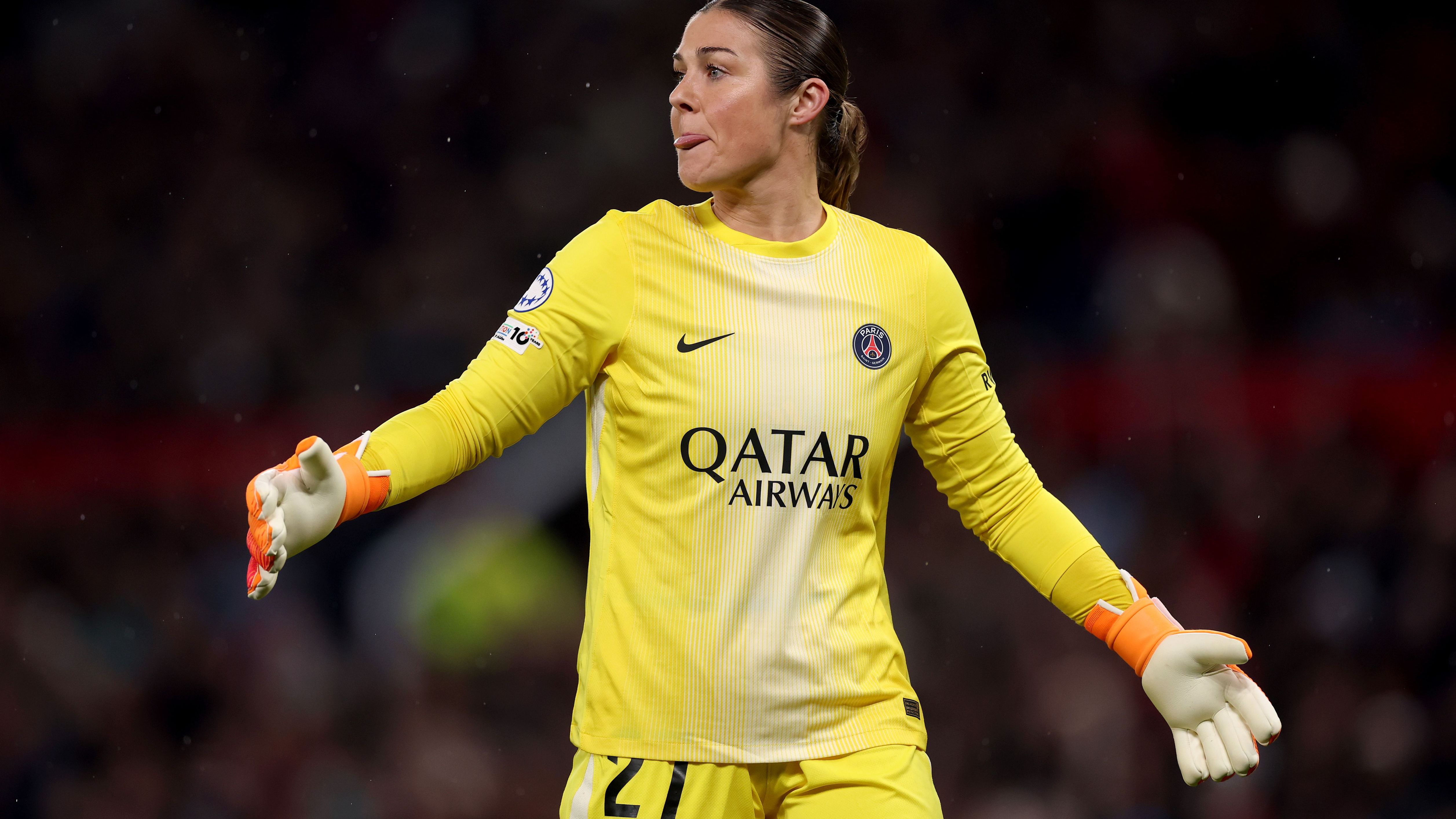 England Goalkeeper Mary Earps Addresses Fans After Facing Boos on Return to Manchester United with PSG in Champions League