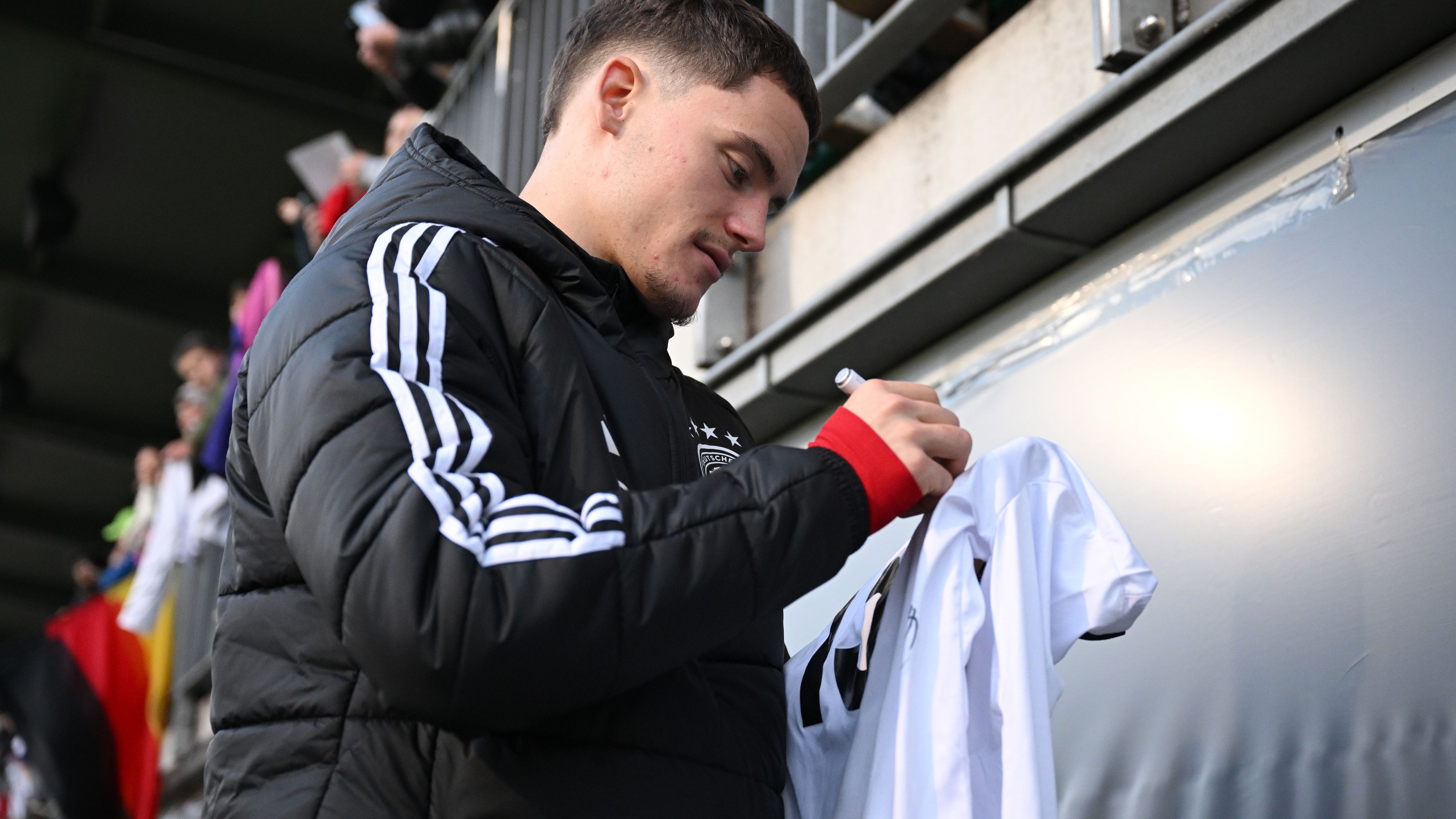 Julian Nagelsmann Defends Florian Wirtz Amid Criticism: Germany Coach Responds to Gary Neville’s Remarks on the £116m Talent