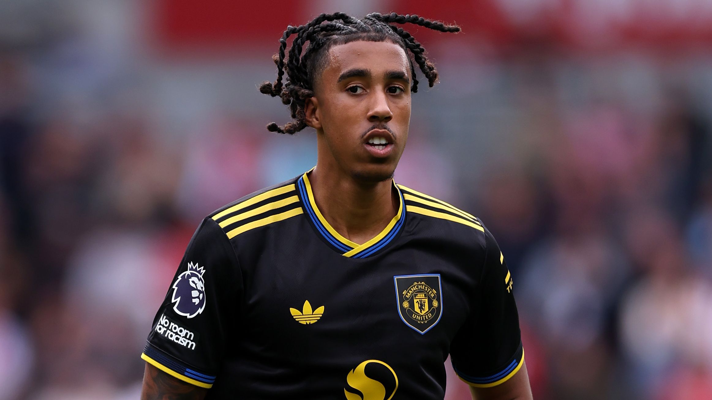 Leny Yoro Affirms Satisfaction and No Regrets with Manchester United Transfer Despite Real Madrid Interest