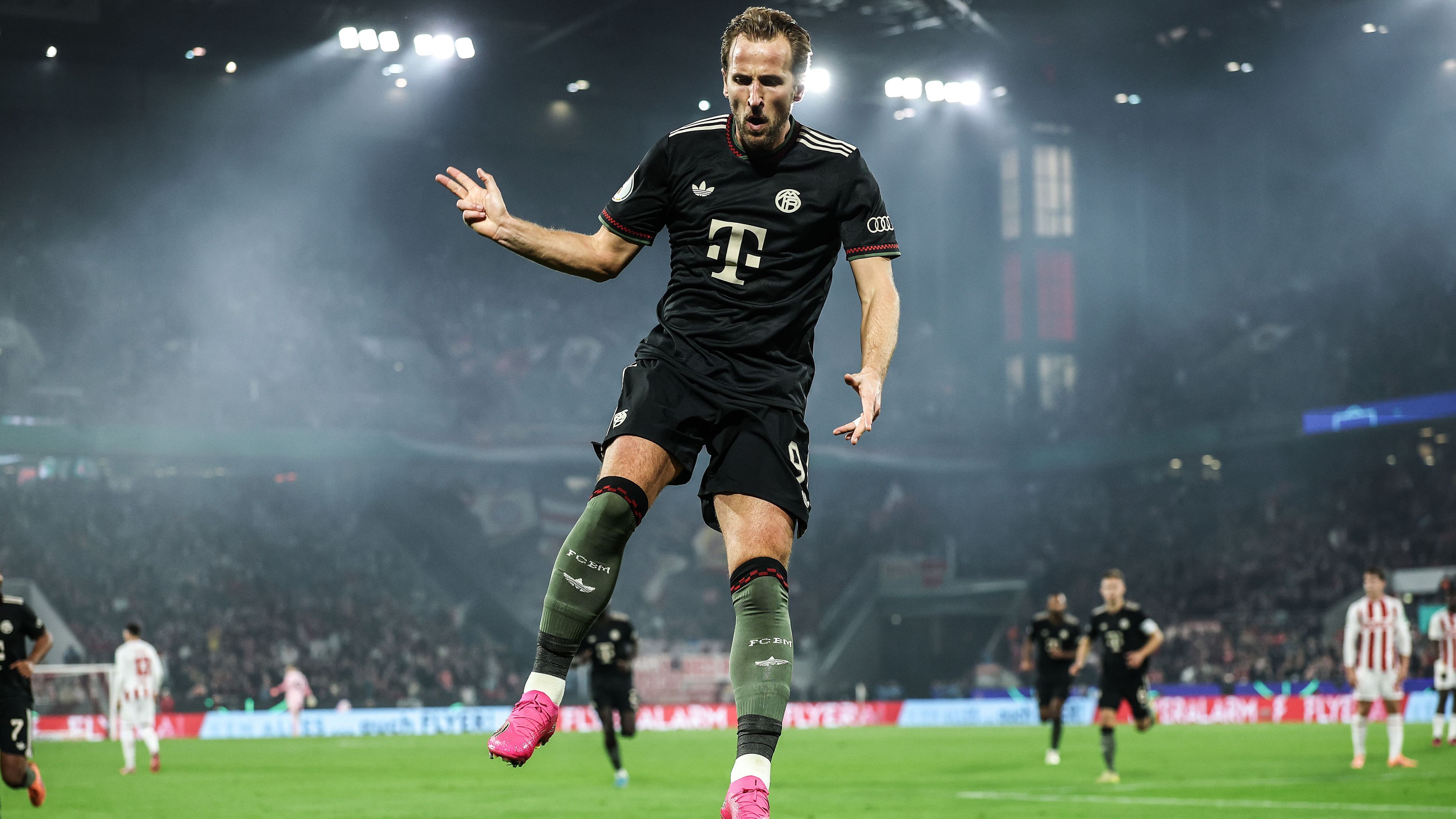 Harry Kane Outshines Haaland and Mbappé: Ex-Defender Explains Why the Bayern Munich Star is Football’s Most Formidable Striker