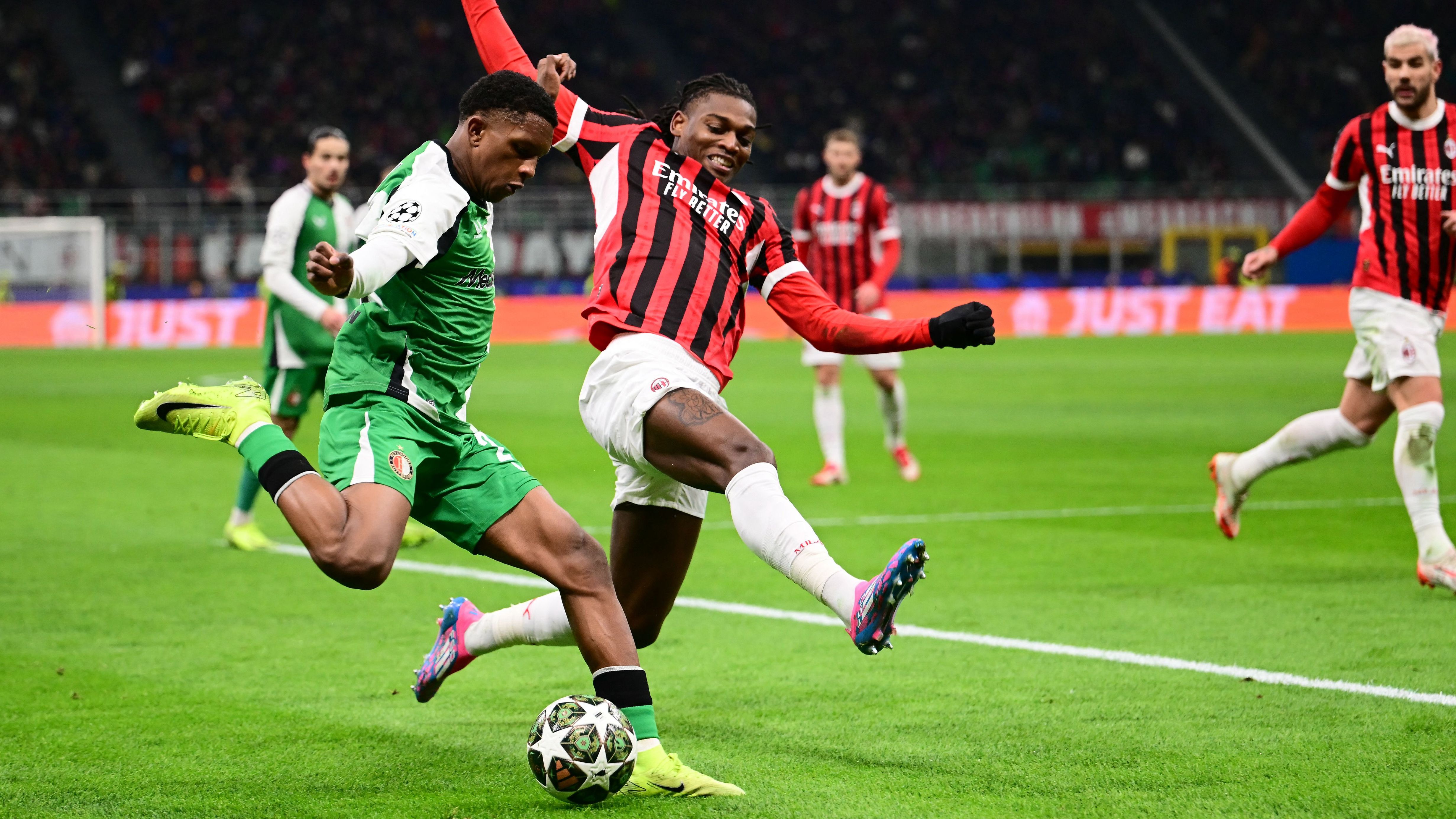 Feyenoord Prospect Discloses Teammates’ Banter Amid Transfer Interest from Bayern Munich and Arsenal
