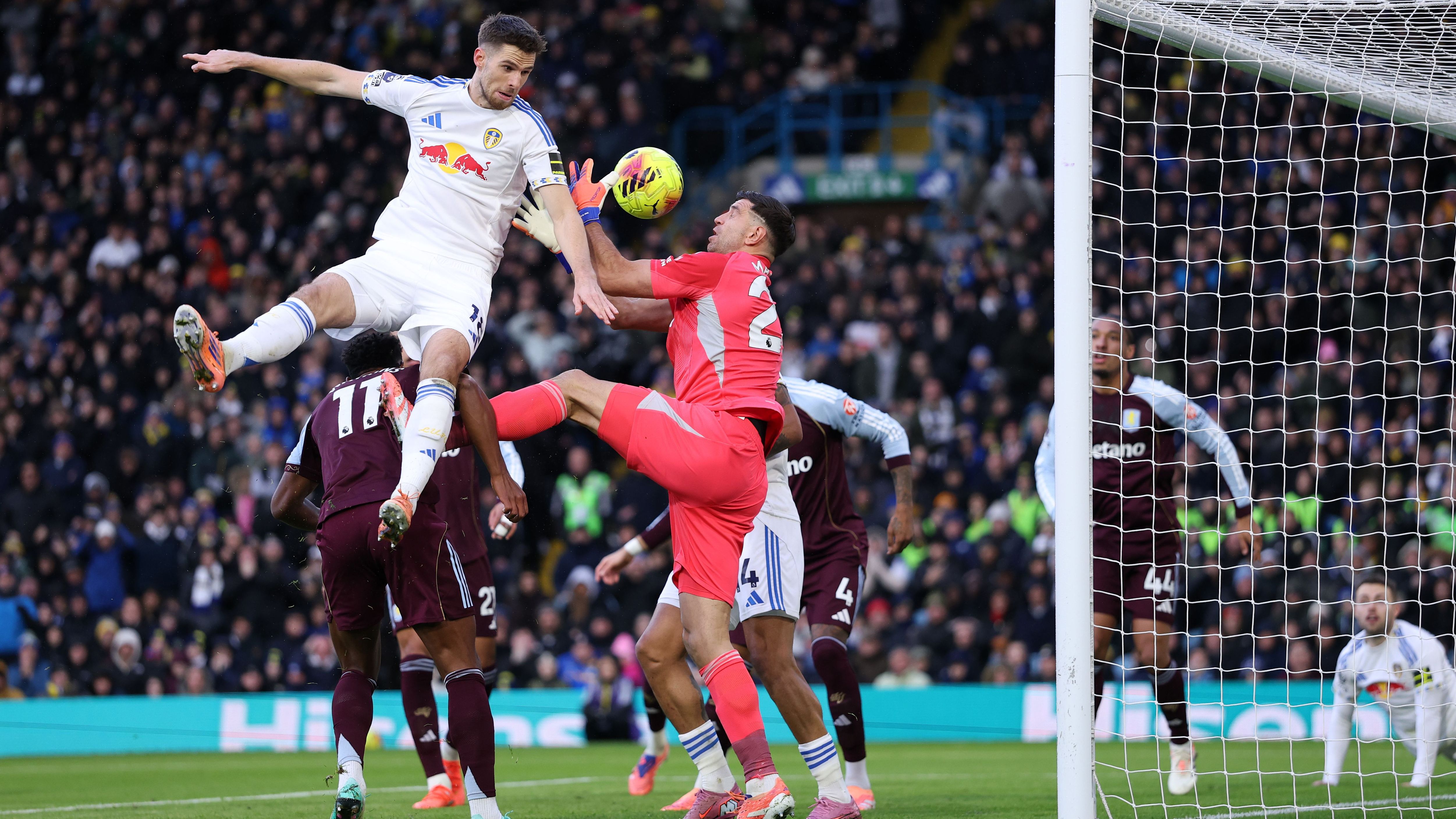 Emi Martinez’s Costly Mistake: Manchester United Fans Relieved as Aston Villa Concedes Due to Goalkeeper Error