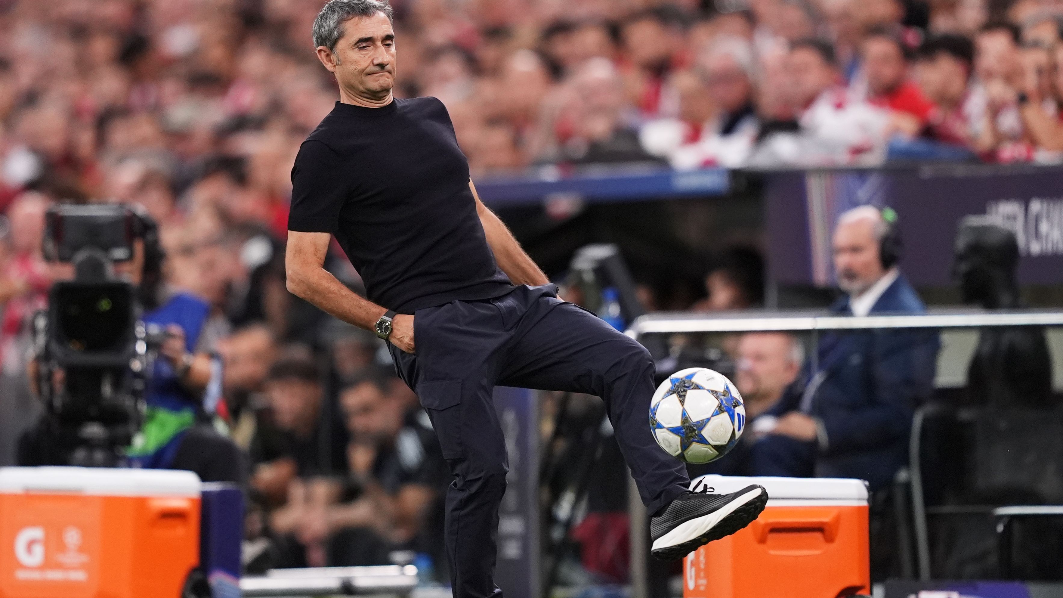 Video: Athletic Club Players Engage in Lighthearted Snowball Fight Upon Arriving in Prague for Champions League Match