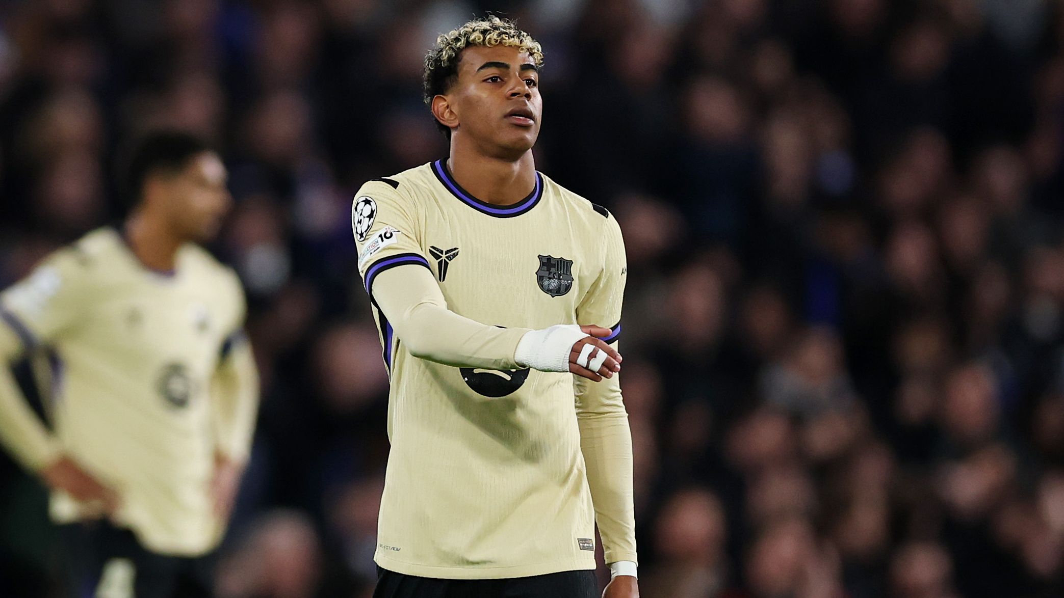 Barcelona Player Ratings vs. Chelsea: Ronald Araujo’s Red Card Epitomizes Blaugrana’s Disappointing Performance as Ferran Torres, Jules Kounde, and Others Struggle in Champions League Defeat