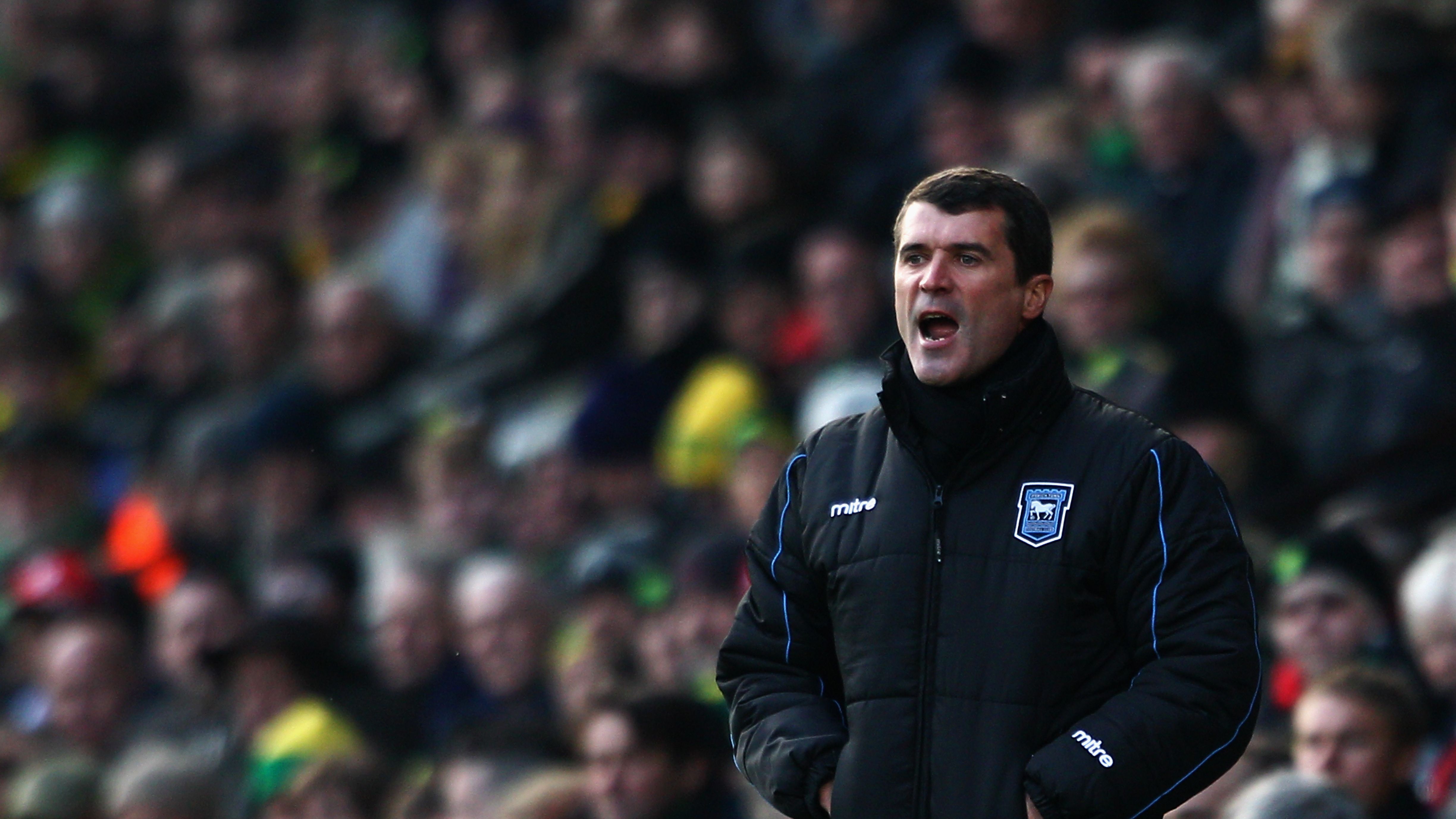 Hilarious Moment: Roy Keane’s Phone Interruption on The Overlap Delights Wayne Rooney, Gary Neville, and Jamie Carragher