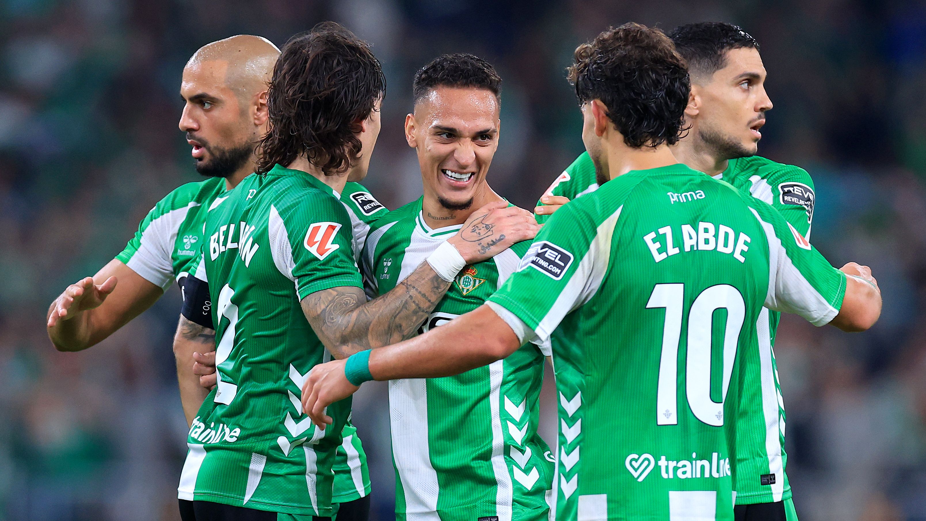 Antony Overcomes Emotions in Live Interview After Manchester United Ban from Season’s Pivotal Match