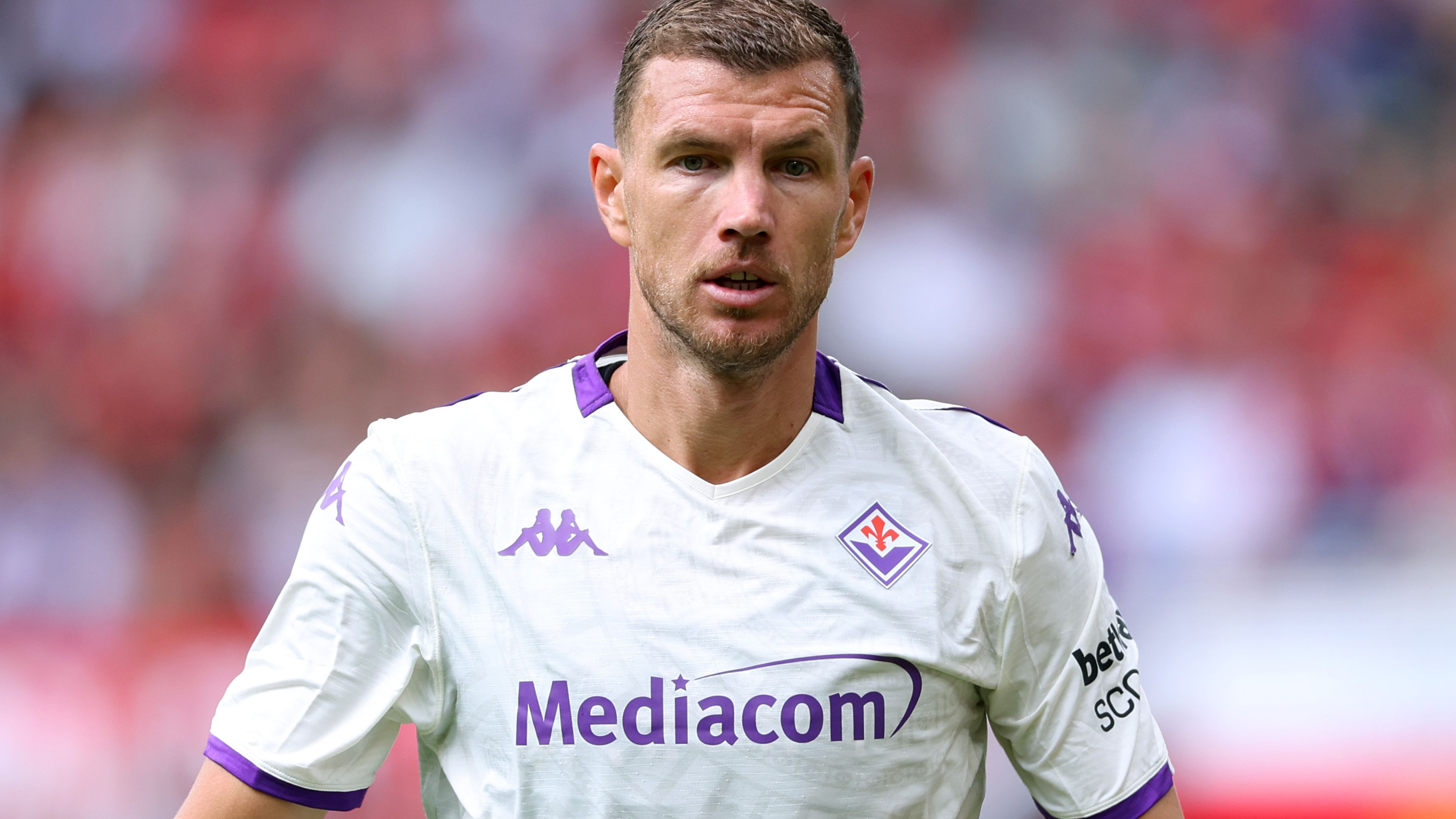 Yes, We’re Playing Terribly” – Edin Dzeko Delivers Harsh Critique of Fiorentina but Condemns Fans for Booing After Latest Defeat